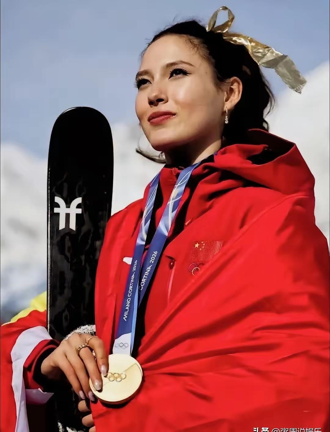 记者问她，为什么美国人会讨厌你？她眼皮都没抬，回了三个字：我赢了。这话听着狂