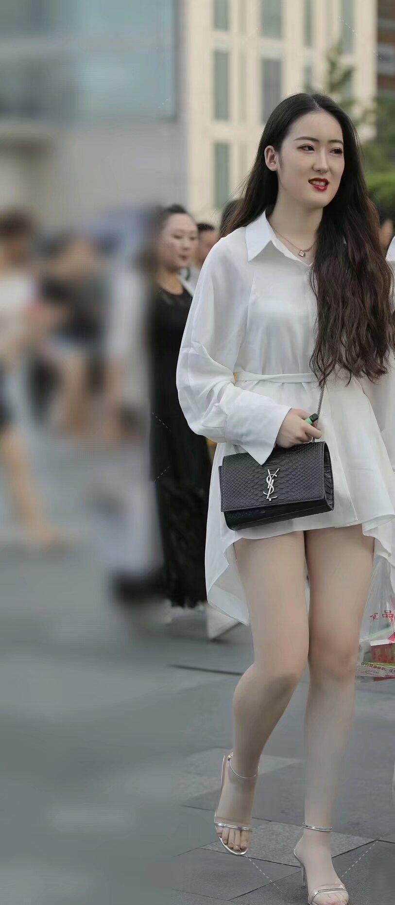 女人喜欢男人就像买衣服，不适合她的款式，你白送她她都不会穿！男人喜欢女人就像抽