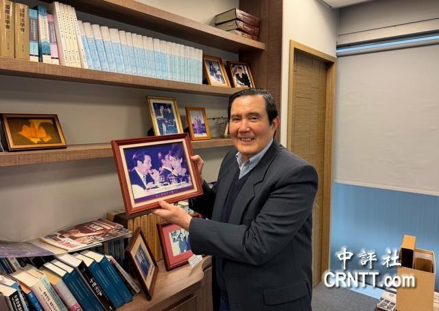 马英九基金会争议掀波折陈凤馨：我选择相信周美青马英九基金会为了财政纪律案纷扰
