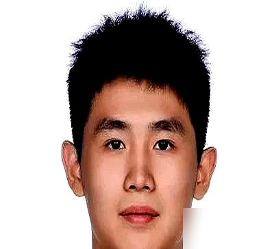 庞峥麟拿球就往里扎，一个人干四个，球甩出去直接飞出底线。郭士强当场炸了，暂停都不叫，隔着半场吼：下来