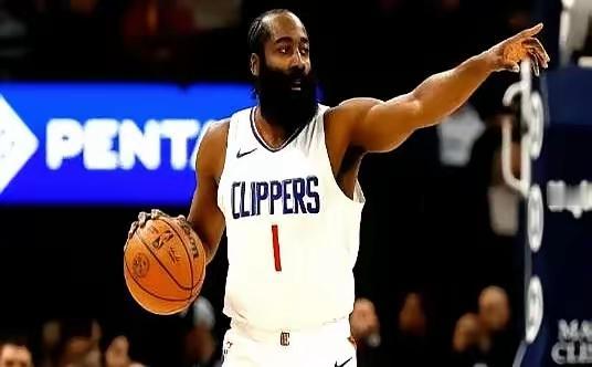 都在吐槽哈登靠眼神防守，没想到其生涯总抢断次数已跻身历史第20位，他在火箭时期对