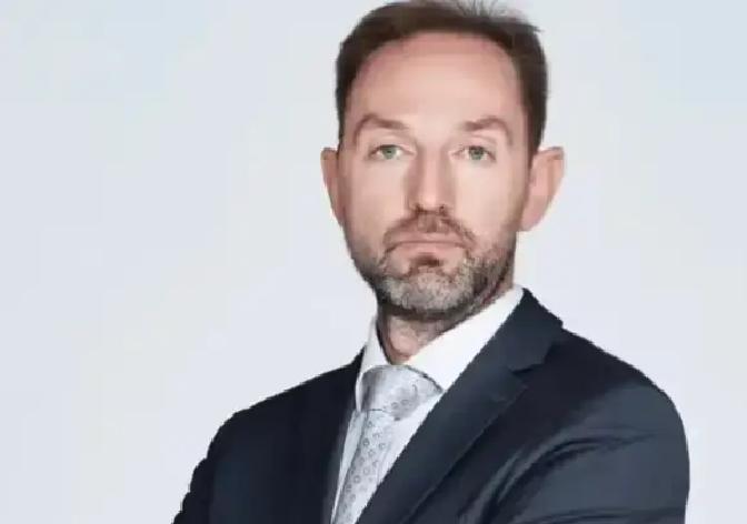 别再说外教不懂CBA了。浙江稠州请来的这个希腊人，恐怕是来给球队安装“新操作系统