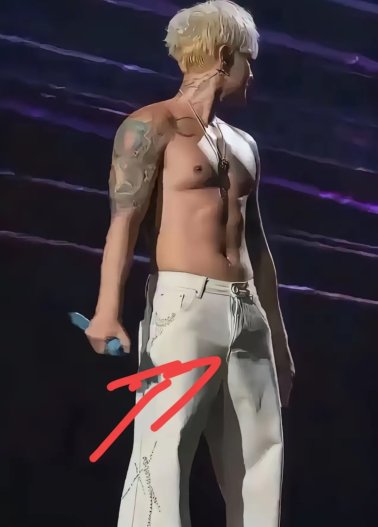 内娱明星心理素质的天花板！黄子韬演唱会当众出糗，反应直接看懵全网！成都万人演唱会座无虚席。全场高清镜