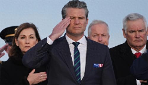 美军不宣而战，战机群猛射炸弹、导弹，数十目标陷入火海，大量人员死伤！新华社消