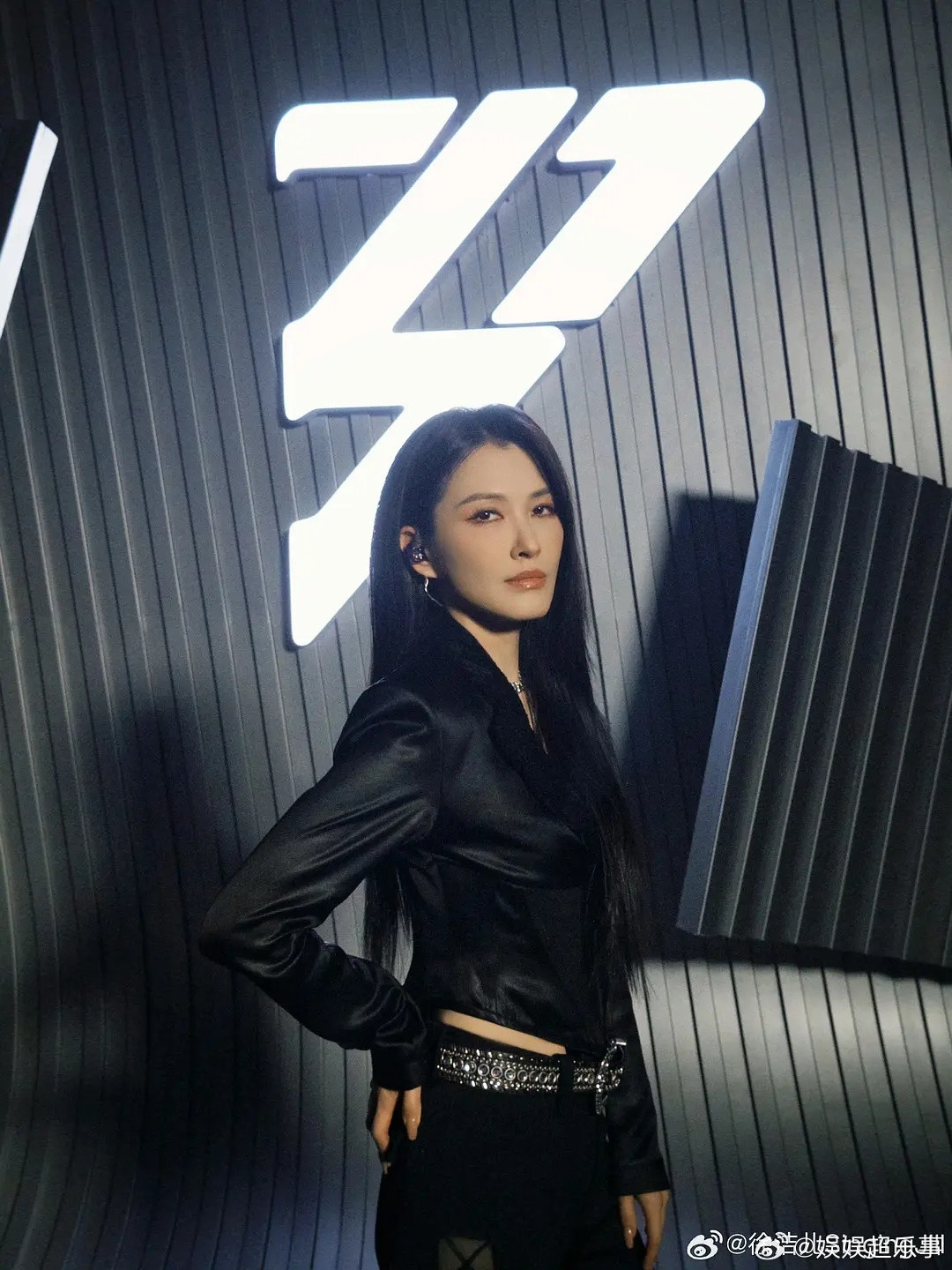 徐洁儿张月这一组穿的衣服都很搭，身高也一致，真的又美又飒