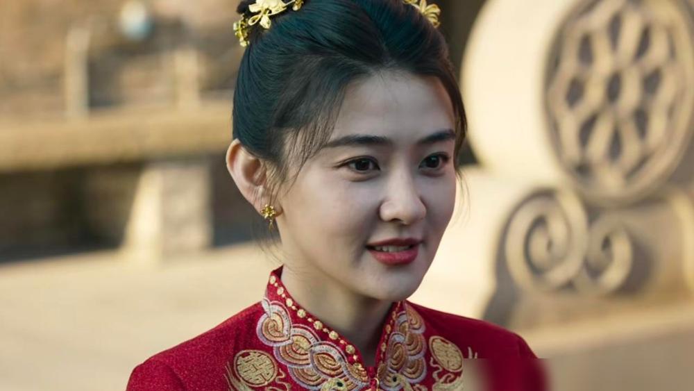 离开龙港的秦枫和刘天也再次见面，是在文江燕的大婚上。没错，文江燕和徐家俊结婚了！