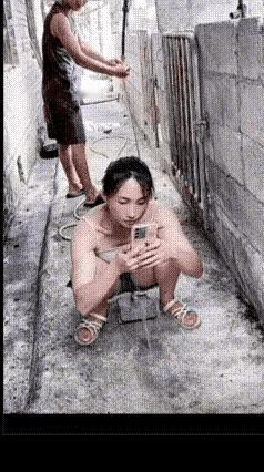 给小姐姐吓一跳吧，都蹦起来了