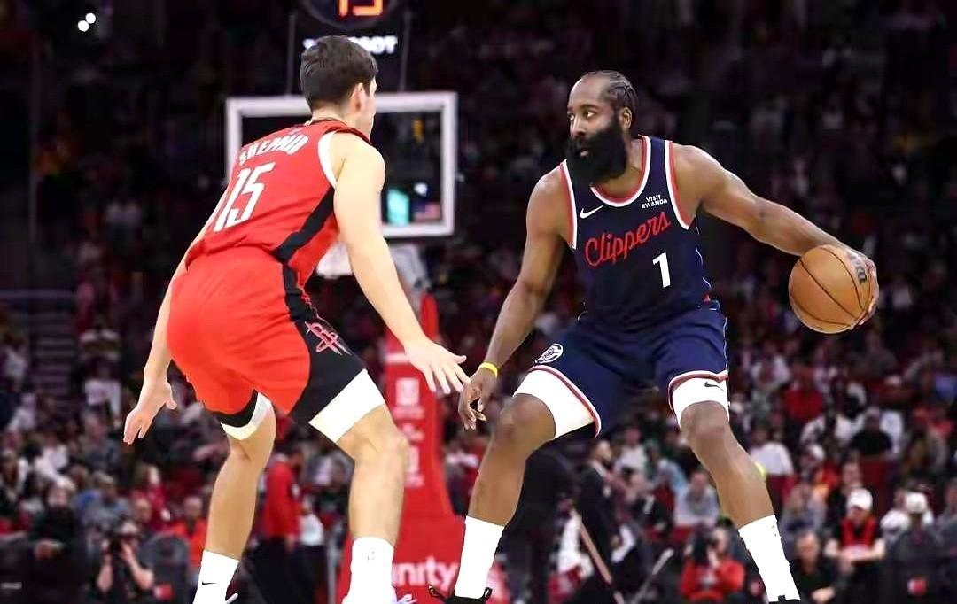 赢球靠篮板，输分靠失误。一场比赛撕开夺冠幻觉。篮板多抢23个，失误白送38分