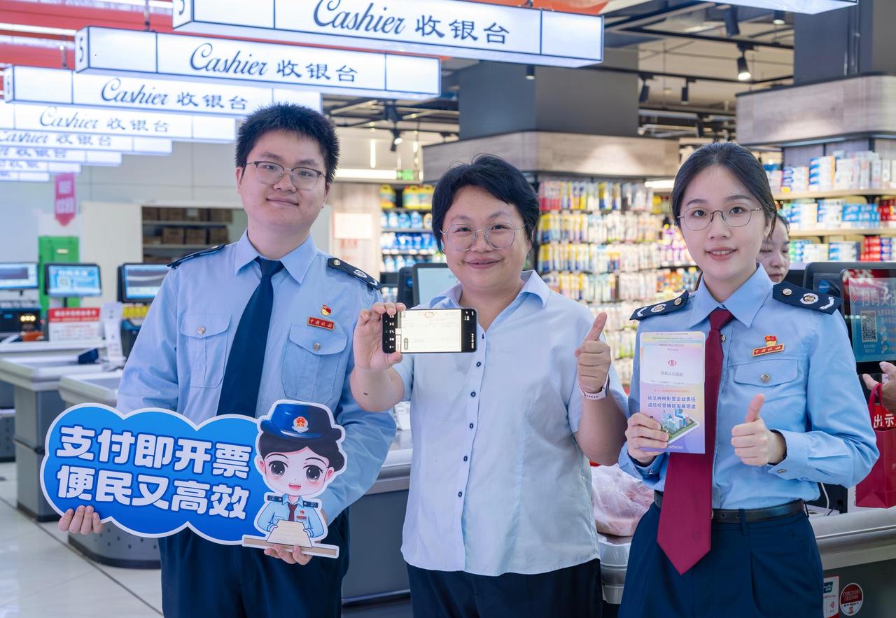 以往去加油站开发票，总能撞见发票用光、排队半天，甚至遇上油站藏猫腻拖着不给开的情
