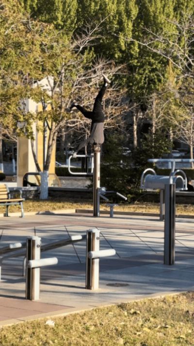 我觉得该领养老金的人是我[笑着哭]​​​