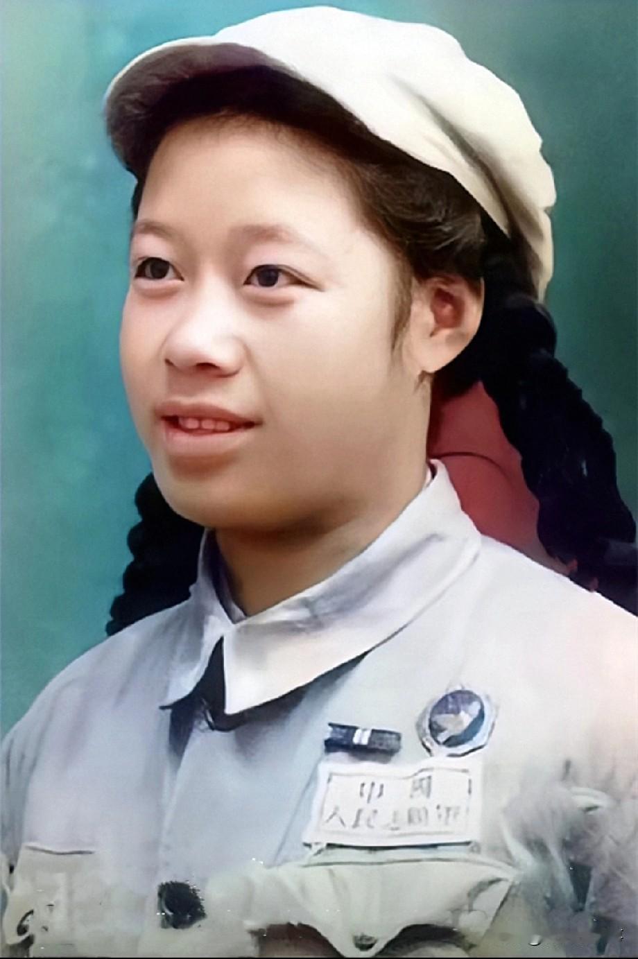 "上甘岭战役"伤员救治所里，一个遍体鳞伤的排长因尿不出来尿，憋得脸色通红，一直呻