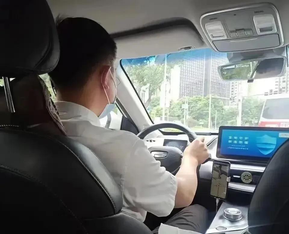 一觉醒来网约车司机的天塌了超8小时算疲劳驾驶[捂脸哭]那还怎么挣钱呢？6月