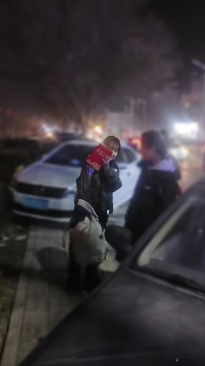 宁夏冰窟救童的女孩李佳婷，被同心县第二中学授予“见义勇为，美德好少年”称号，并被