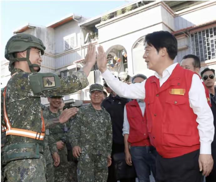 民进党真够蠢的！还用大罢免的思维与做法来处理花莲的这次堰塞湖溃堤的事件。尤其是