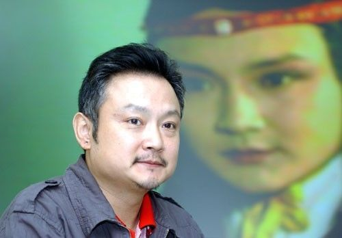 当年《红楼梦》剧组邀请欧阳奋强出演贾宝玉，他兴高采烈地前往，但导演却说:“你必须