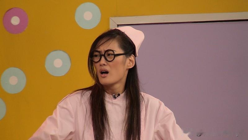 有一个中学生去找医生看病，医生检查完后说没什么大事，打个屁股针就好了。医生拿起