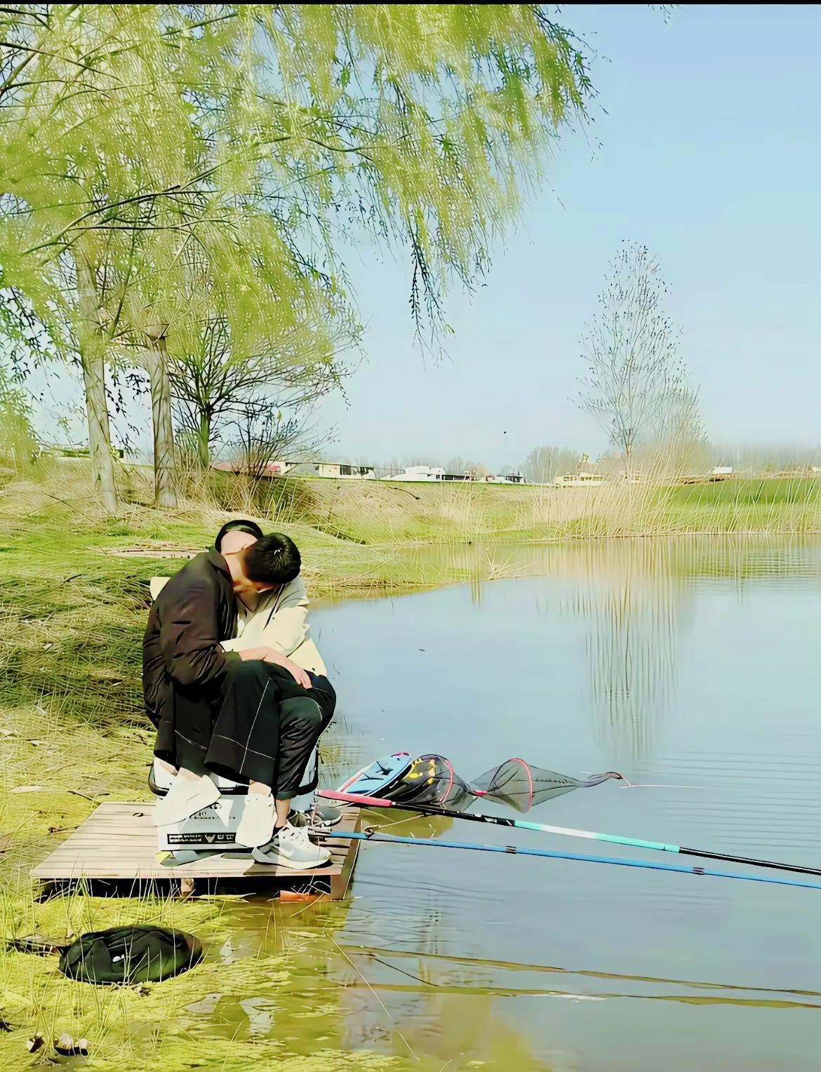 世间万般柔情，不敌浮漂轻轻一顶，这就是钓鱼人的本能钓鱼人生趣味图文