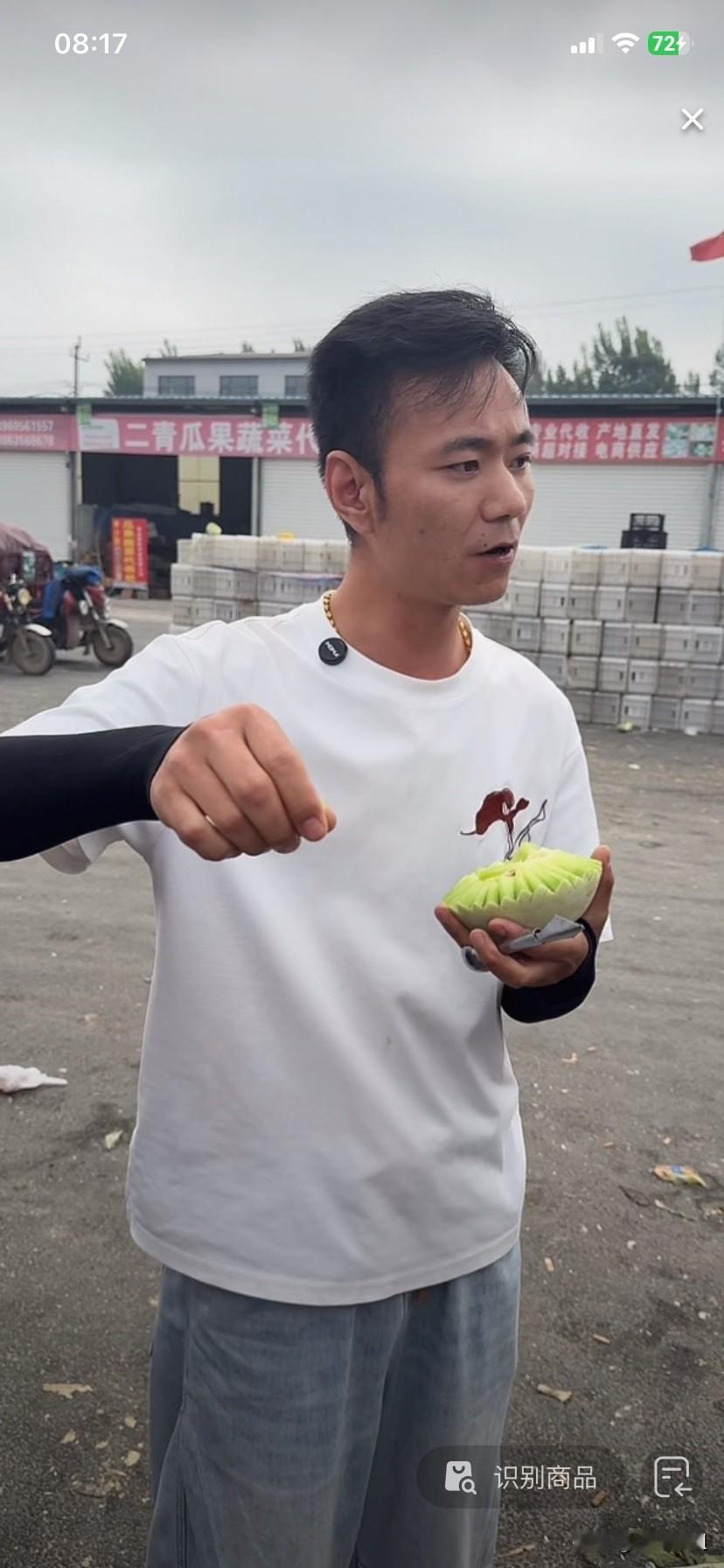 厉怀远似乎没有收到离婚风波的影响！心胸开阔，家庭矛盾是小事，助农致富才是正事！