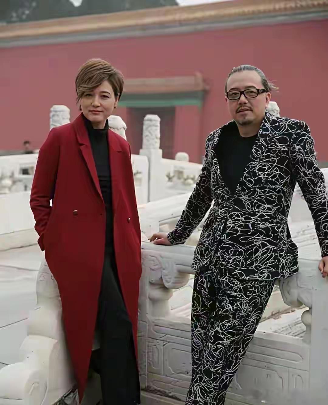 女神不再漂亮了，已经不再年轻了，像一位老大妈，垂垂老矣，真是岁月不饶人，美人也会