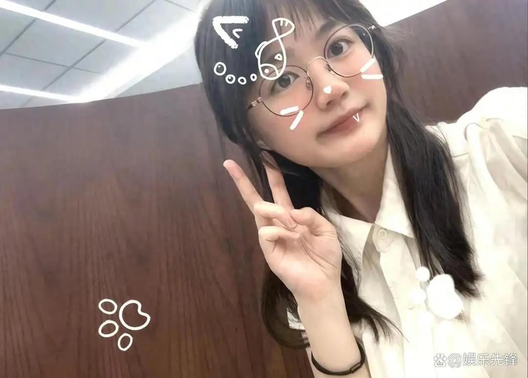 安徽美女程雨婷睡梦中去世，年仅24岁，原因公开，男友在灵堂长跪。这是一则令人深