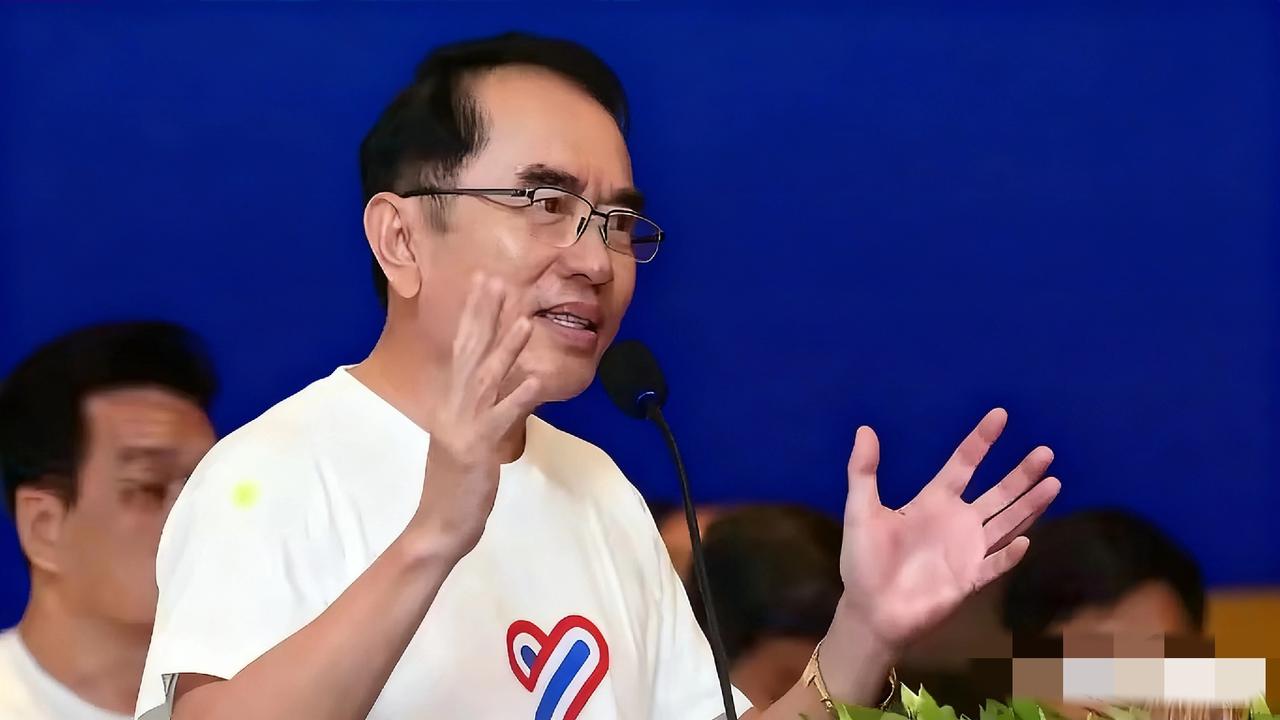 12月16日，“忠诚泰国”负责人瓦隆.德杰维格朗姆率团前往中国驻泰国大使馆，就中