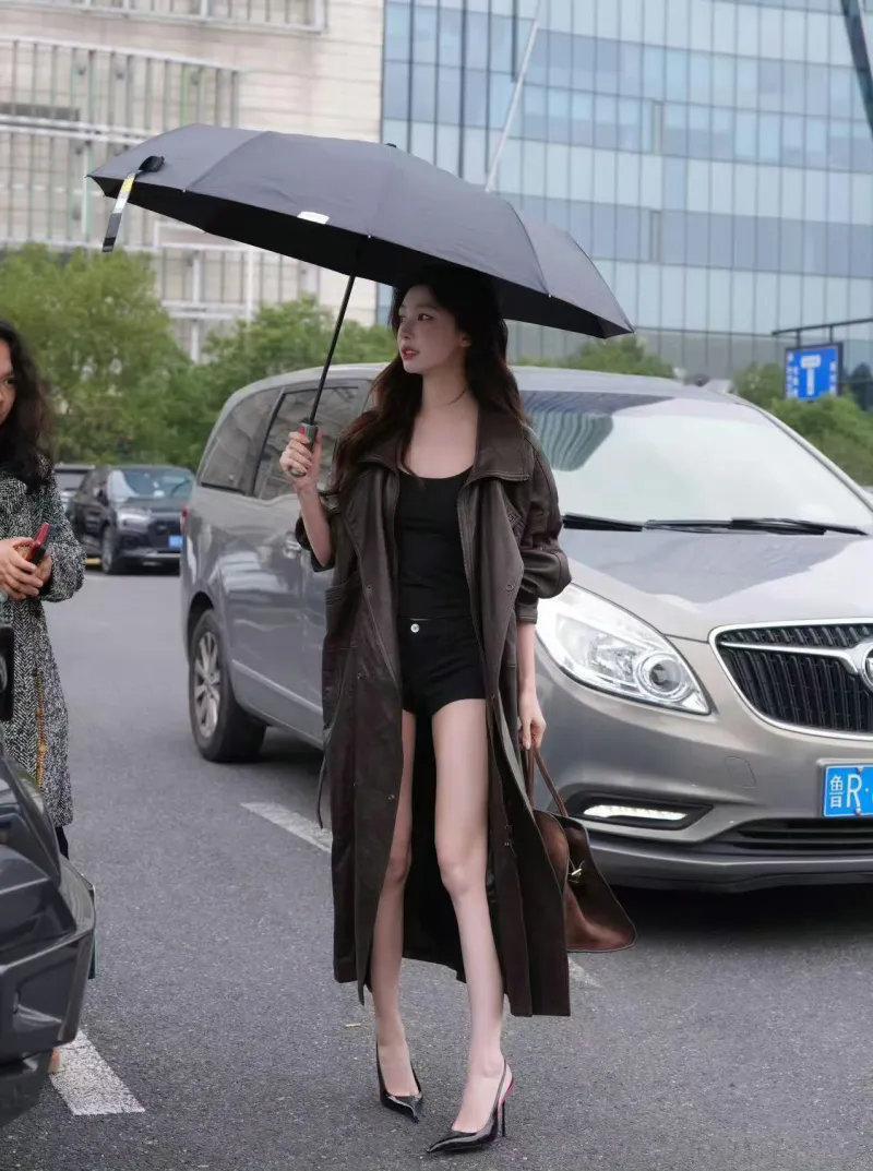 易梦玲《美人余》路透，脖子以下全是腿，什么水平？