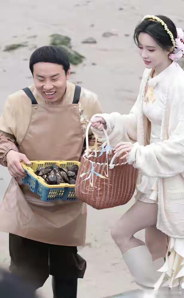 《跑男》收视率暴涨180%冲上第一，就因为请对了两个根本不按剧本演的活人。这俩
