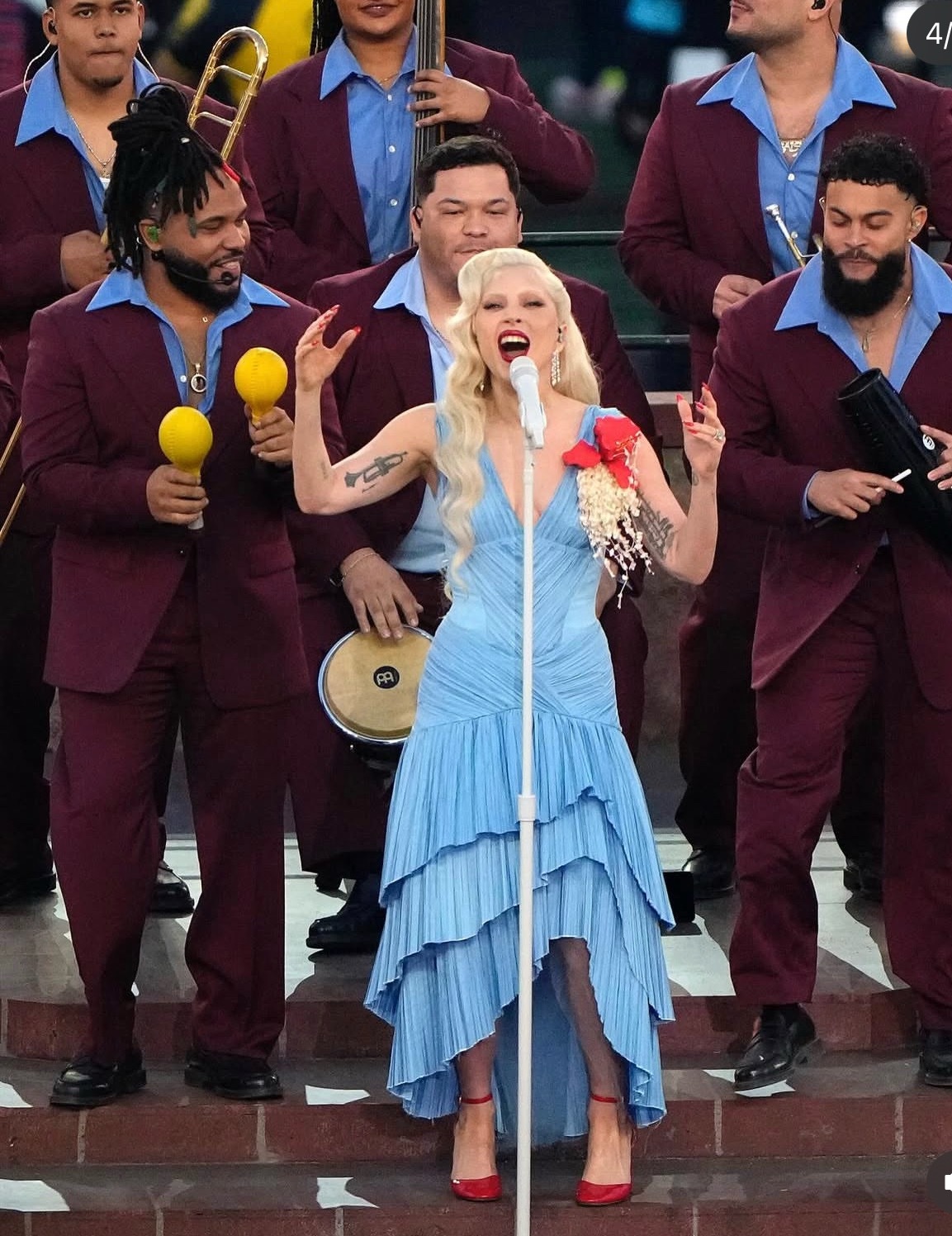 LadyGaga空降超级碗中场秀超级碗中场秀LadyGaga，BadBu