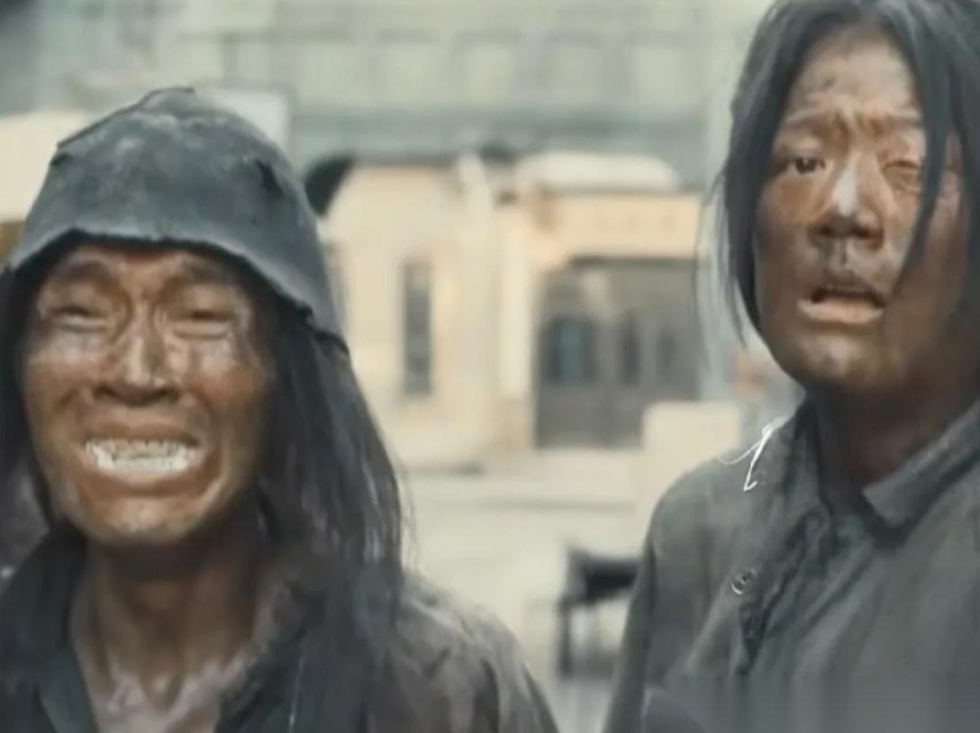 《八千里路云和月》张云旗夫妇成为乞丐，老太爷张汝贤纵身一跳离世，孟万福守着包子铺