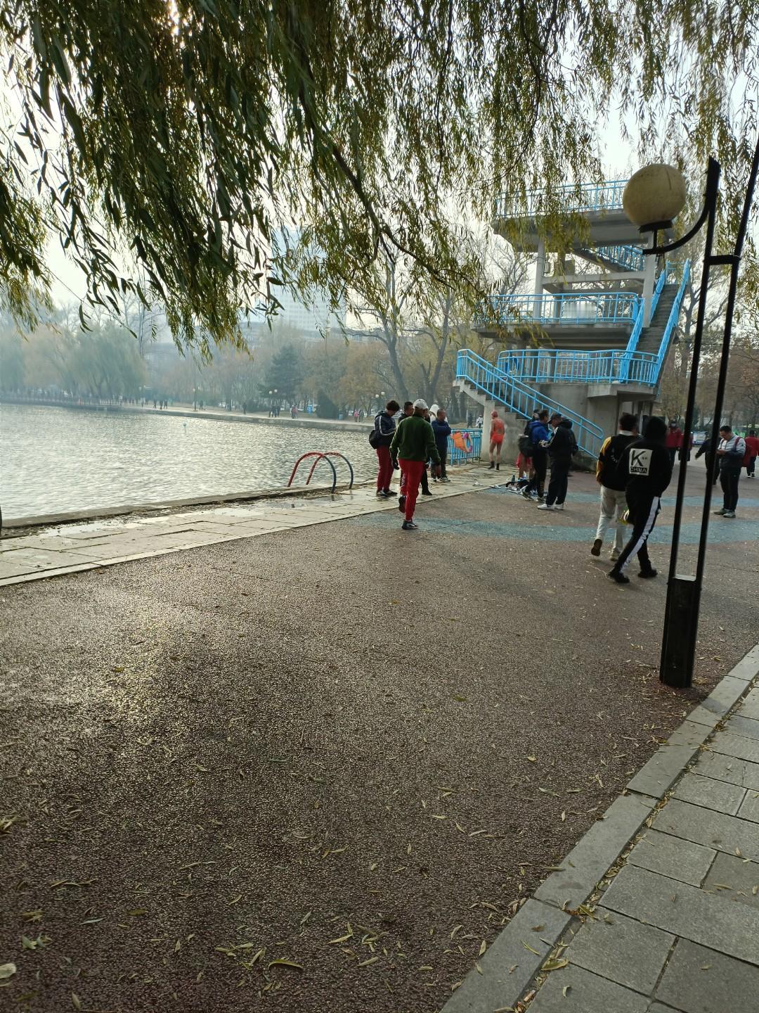 你认为保持健康最重要的是什么?保持健康，我觉得睡眠是重中之重，比运动和饮食还关