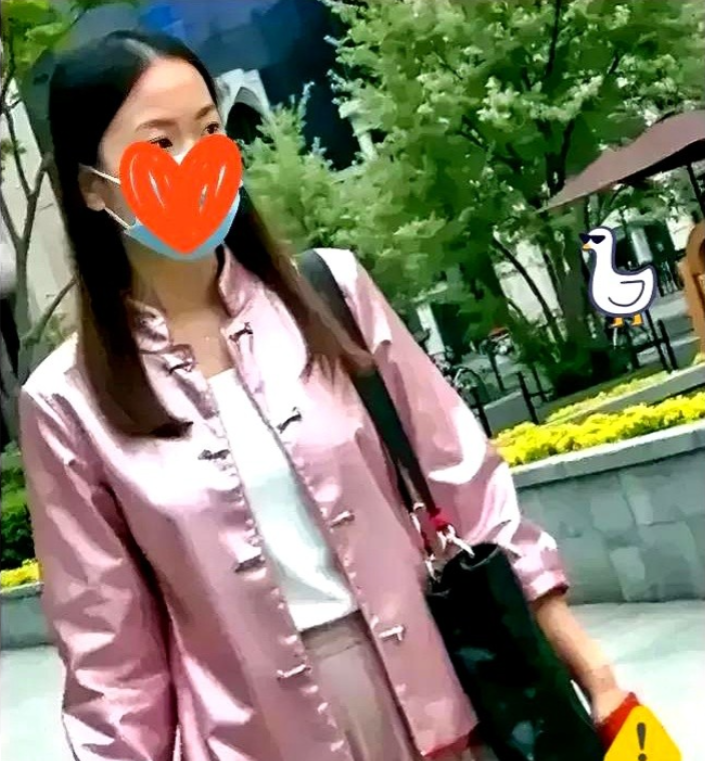 重庆一女子吃面丢手机，老板说没瞧见。她老公定位，发现手机竟在老板父亲身旁，还