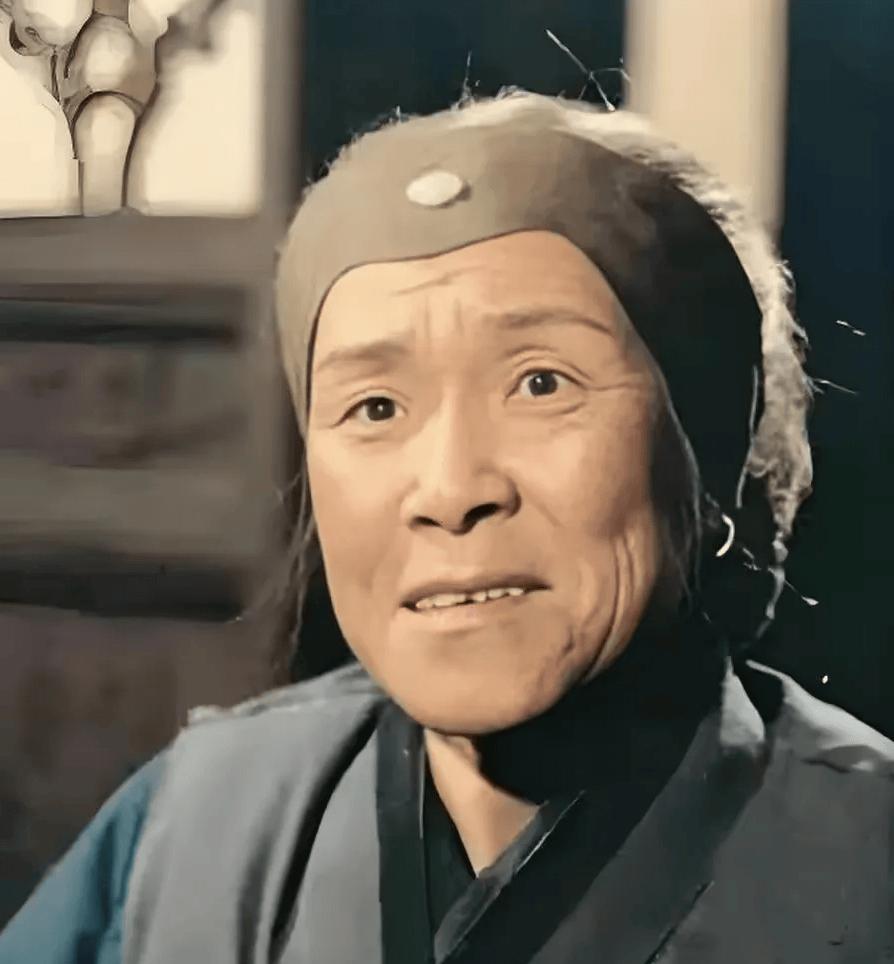叶琳瑯才是真正的演员，她演的《红楼梦》里的刘姥姥，无人能及，百看不厌，入木三分。