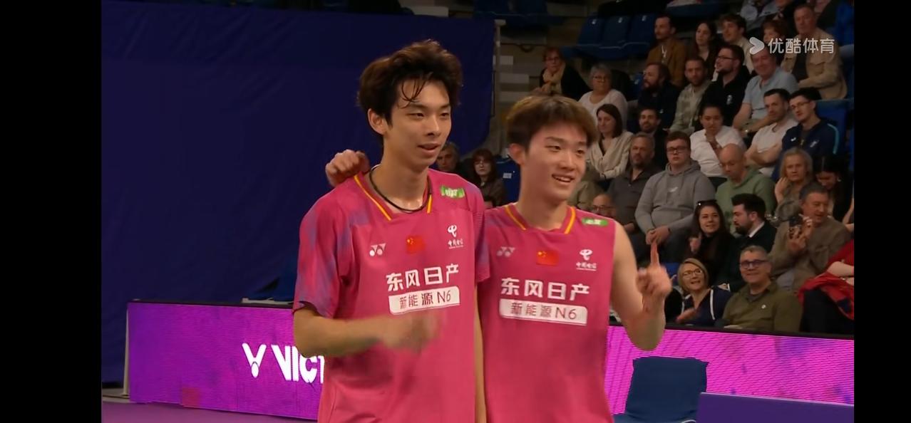 06后小将胡柯源/林祥毅获得超级300奥尔良大师赛男双冠军，梁王终于可以把压力卸