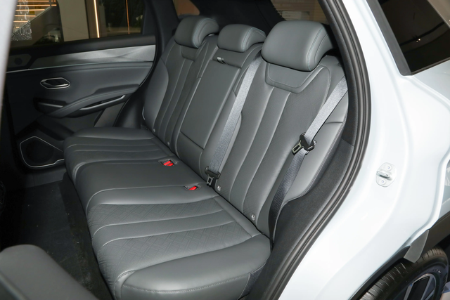 目前已知的26款宋L相较于25款变化情况1.座椅缝线样式更改；2.前排座椅后