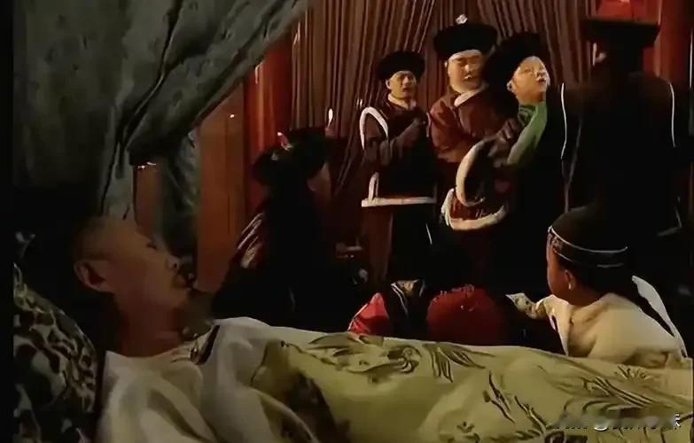 康熙驾崩前夕，从昏厥中清醒过来，他睁眼一看，见床前有一个人跪着，双手高高地捧着一