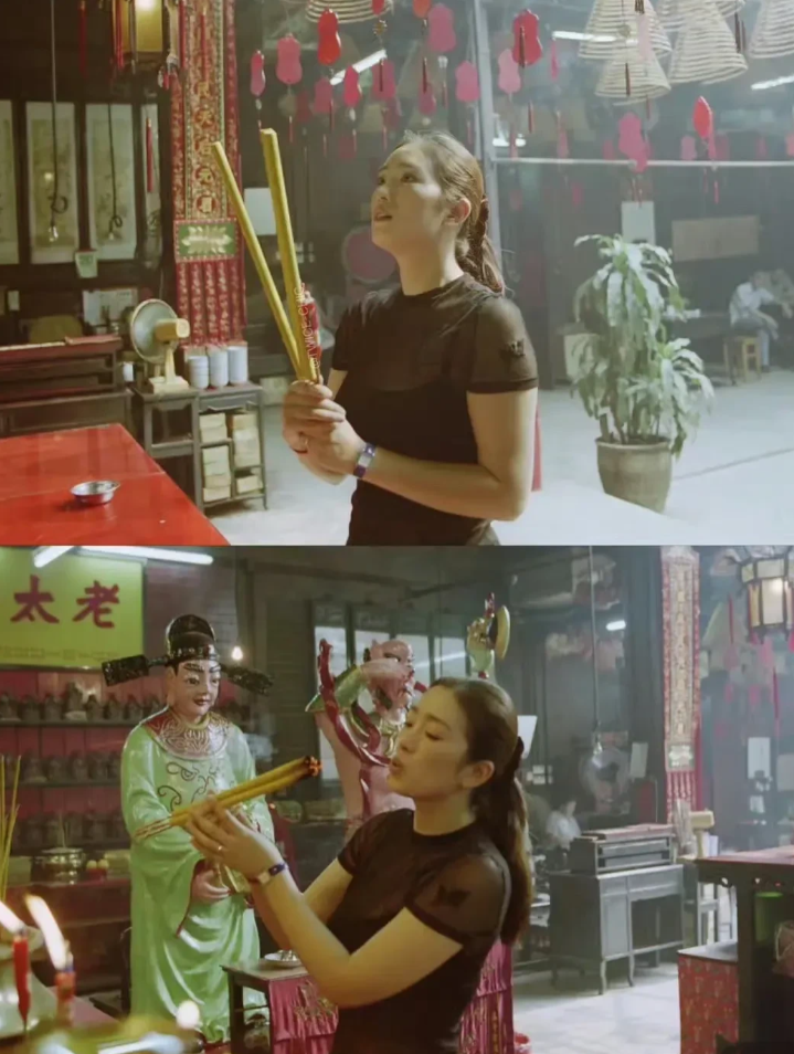 巩俐34岁时候的身材，放现在会被说虎背熊腰，这张照片是1999年拍的，觉得很美，