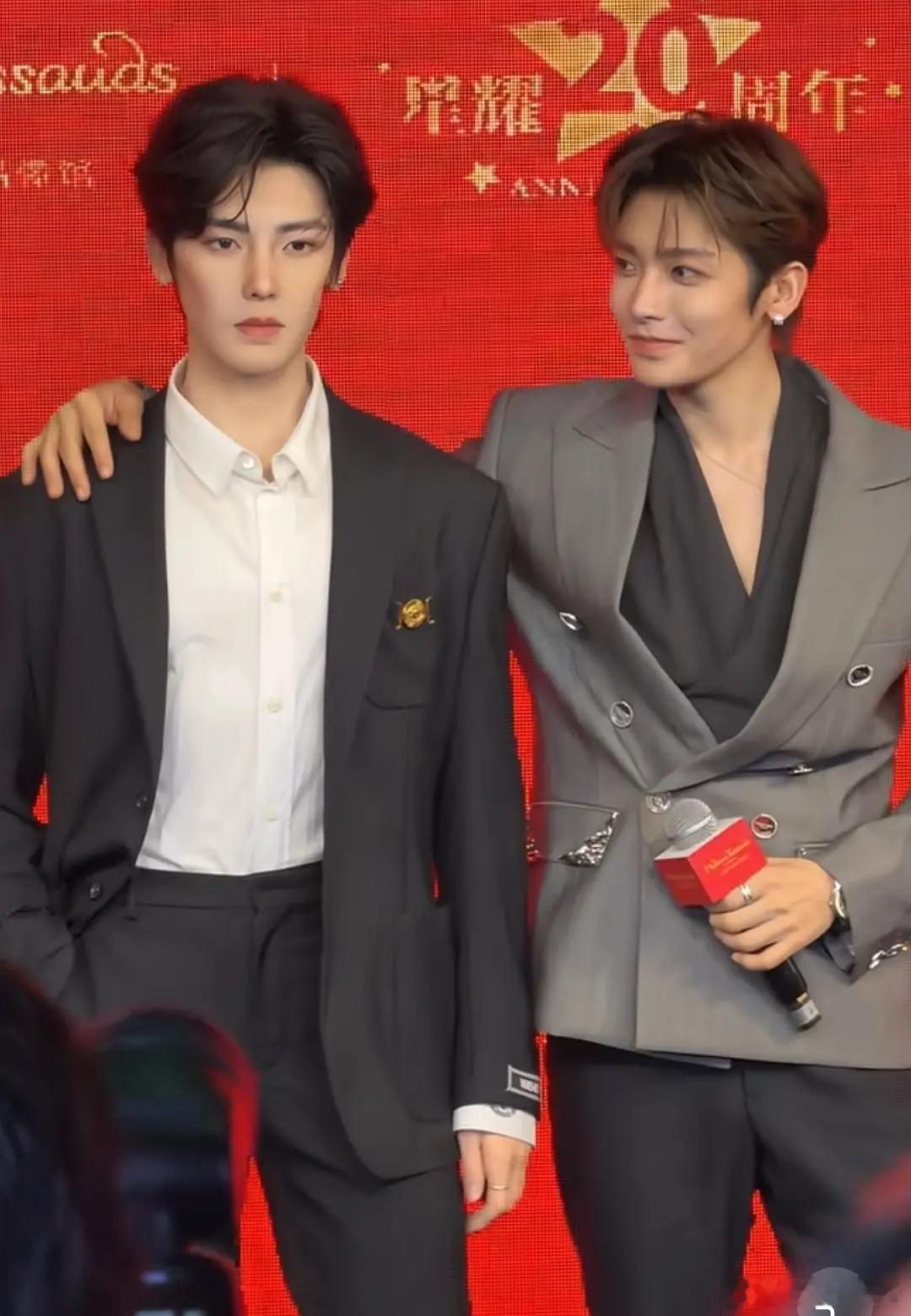 侯明昊蜡像比本人还好看