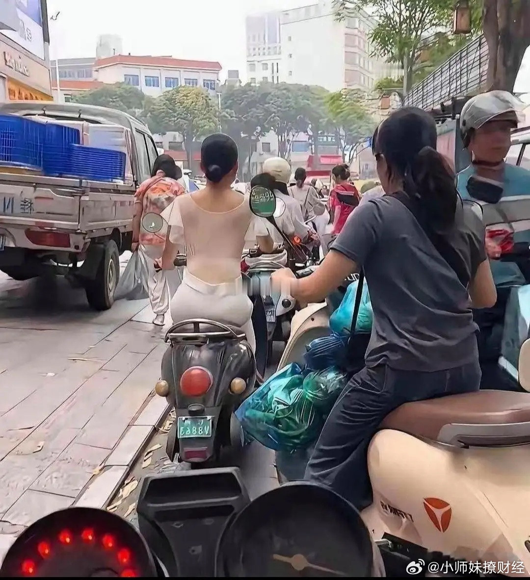 怎么提醒她，才不会尴尬？​​​