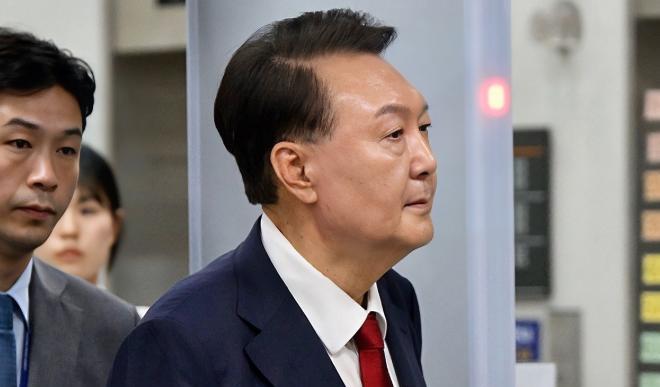 韩国前总统尹锡悦被抓了以后，直接撂挑子不干了，拒绝接受调查！就在7月11号那天
