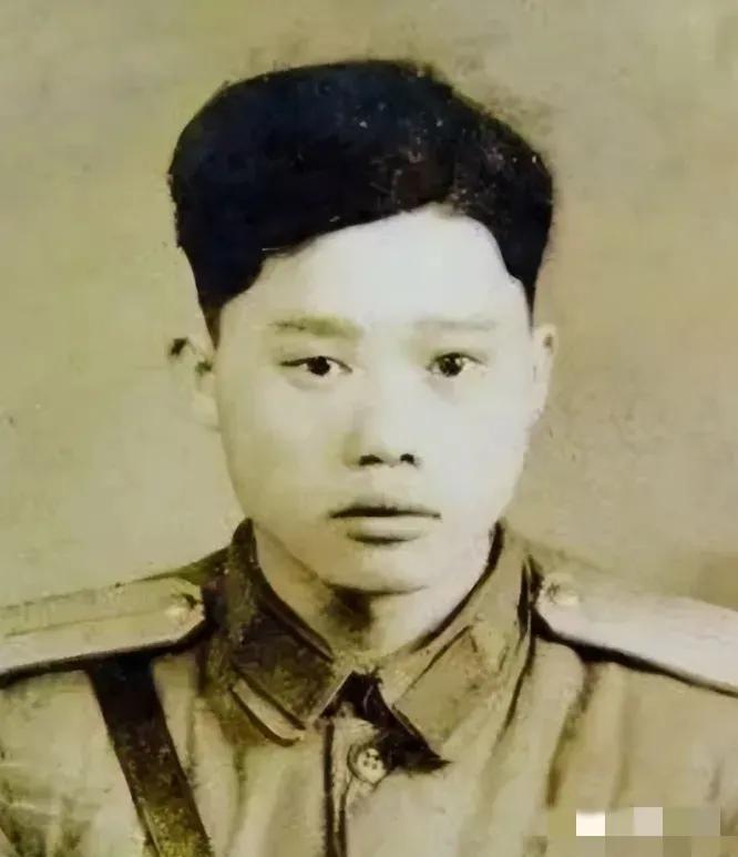 1951年1月28日，志愿军战士潘天炎因为生理需要去附近的草丛解决，却意外发现阵