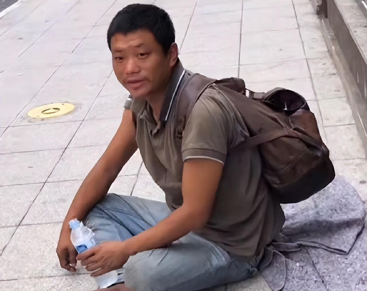 “我没脸回中国，也不配回去！”2018年巴西街头，蓬头垢面的万永福，对着大使馆