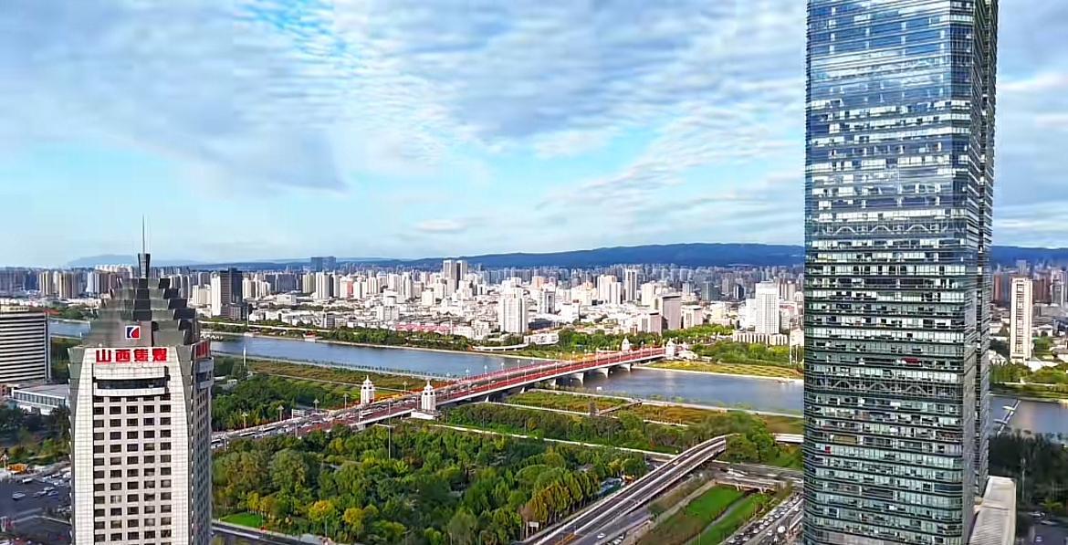 洛阳进入二线，太原守住二线。近几年这两个城市经济都不景气，GDP增长乏力，去年太