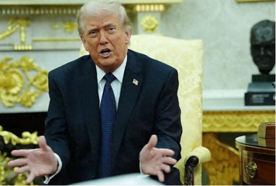 美国的弹药库见底，特朗普着急了，紧急追加3500亿军事预算想象一下，一个超级