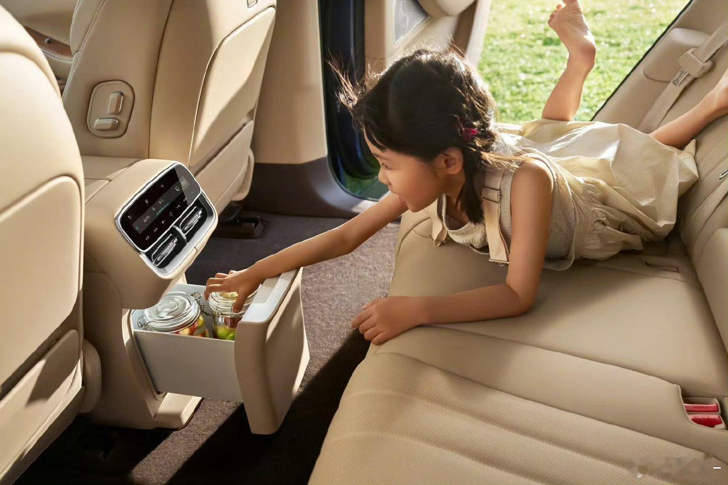 春节出游，需要一台稳定可靠的大空间SUV，全新问界M7自上市以来交付量已突破10