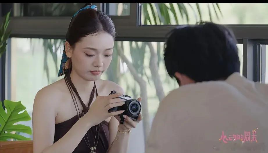 《心动的信号》爱拍照的吃吃和拍累了的子晗，两个人小矛盾小吵。说实话好无聊的约会，