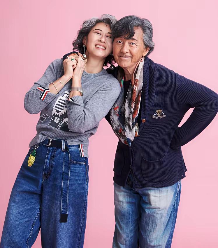 叶倩文说，她一生最大的成就就是嫁给偶像林子祥。这话听着直白，细想却挺戳人。