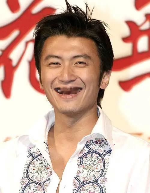 谢霆锋和王菲应该都属于寿命长的人，因为看他俩的法令纹，法令纹又叫长寿纹。谢霆锋王