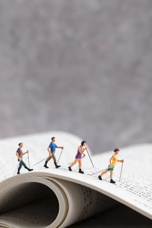 人生低潮时，不妨先静下心来读书。就像我之前事业受挫，心情糟糕透顶，我就一头扎进书