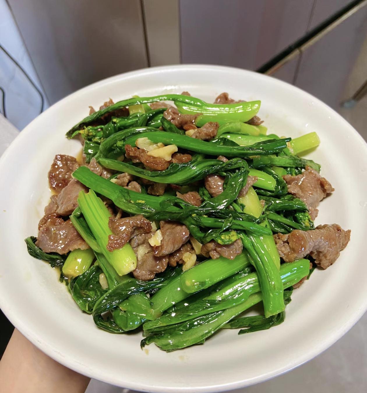 你发现了吗会做饭的男生，相亲不怎么加分了😭现在，大家更看重身高和颜值。相亲