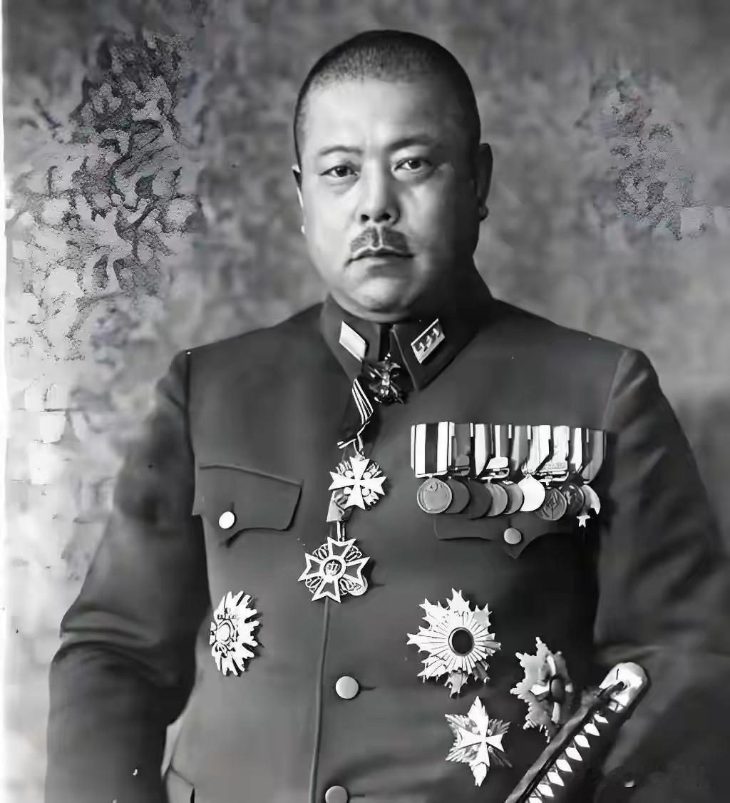 1945年马尼拉战役中，日军少将岩渊三次违令死守孤城，把一万四千人推入美军重炮火